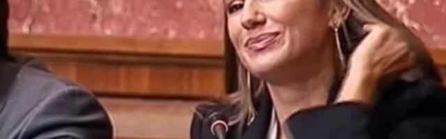 BIVŠA SRPSKA POSLANICA PRODAJE GOLE SLIKE NA OVOM SAJTU! To nije sve, ZARAĐUJE I OD OVOGA - LOVE JOJ NE MANJKA