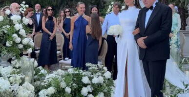 Ona je uhvatila bidermajer na venčanju Tamare Kalinić: "Pala" na kolena da ga se dokopa, pa potrčala mladi u zagrljaj (FOTO)