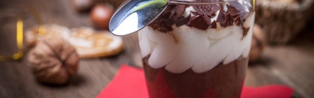 Osvežavajući čokoladni desert u čaši