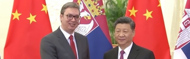 Vučić u zagrljaju brata Sija: Kamere pretnja sigurnosti i ljudskim pravima