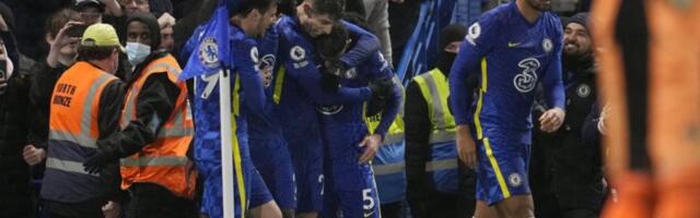 FANTASTIČNO POPODNE: Čelsi strepeo do nadoknade, Džerard PREZNOJIO svoj Liverpul, Arsenal torpedovao Svece!