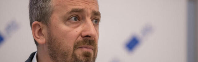 IDEOLOG PROTESTA I TAJKUNSKI NOVINAR "DIKTIRA ZAHTEVE"! Traži da se odmah uvedu sankcije Rusiji! (FOTO)