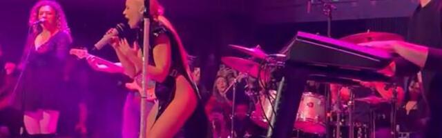 Nataši Bekvalac sevnula zadnjica na nastupu, haljina se samo pomerila: Ludilo na mrežama zbog snimka