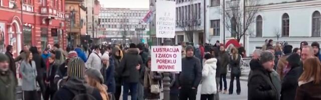 "Grudva koja je izazvala lavinu": Protest u Čačku, pa gađanje kartonskog Vučića