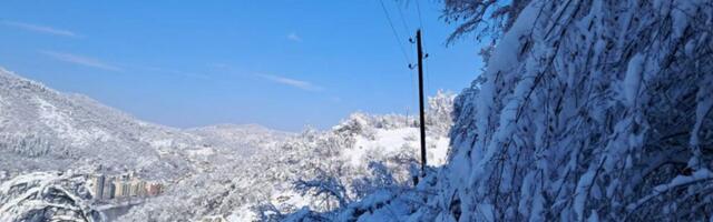 SNEG SE VRATIO U SRBIJU Sve se beli, zavejan put Bor - Paraćin (VIDEO)