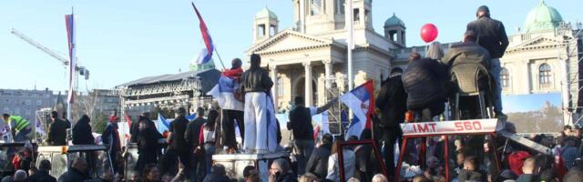 Skup SNS u Beogradu: Vučić ubeđuje samog sebe i gledaoce RTS-a, Pinka i Informera – „Nisam gotov“