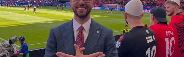 Skandal! Albanski novinar provocira Srbe! Isteran sa Eura, a sad vitla zastavom Velike Albanije i veliča UČK