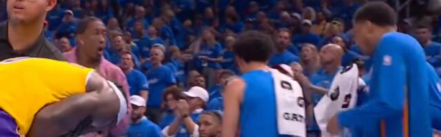 Stravičan prizor u Oklahomi: Košarkaš Lejkersa doživeo jezivu povredu, reakcija Nikole Topića govori sve! /VIDEO/