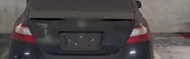 Auto parkiran na jednom mestu već 6 godina: Vlasnika ni na vidiku, a kazna dostigla 30.000 evra (VIDEO)