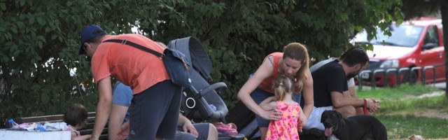 Pucanje po šavovima - kako je biti roditelj u Srbiji ovih dana