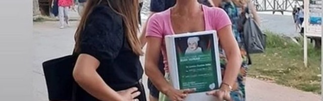 Milica Dabović videla devojke koje skupljaju novac za malu Lanu, pa uzela kutiju i zapanjila ljude