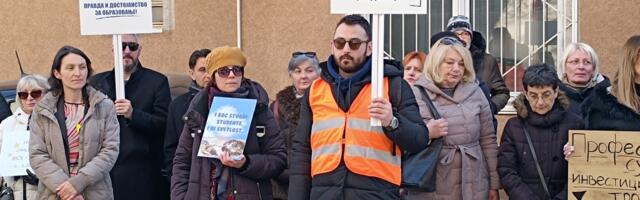 Protest profesora u Leskovcu: Da obrazovni sistem ostane prostor sloboe i pravde!