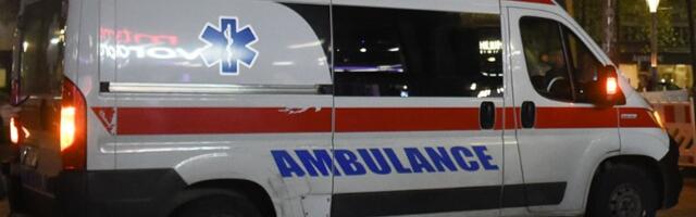 Udes na Avalskom putu: Smrskan automobil, stigla Hitna pomoć (FOTO)