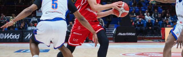 EVROLIGAŠ SE OGLASIO! Košarkaš Olimpije iz Milana ide na operaciju srca!