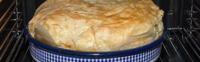 Najsočnija brza pita sa sirom za Božić: Bolja od gibanice, bez kora, gotova dok trepneš (VIDEO)