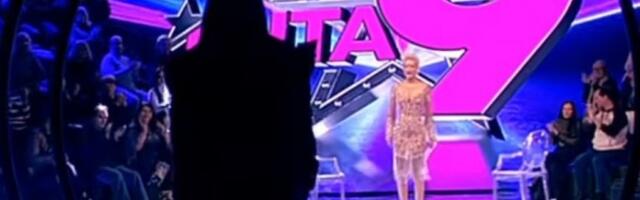 ONA ĆE SVIMA DA POMRSI KONCE, TRESE SE TLO POD NOGAMA! Nova učesnica "Elite 9" STIGLA U ŠIMANOVCE!