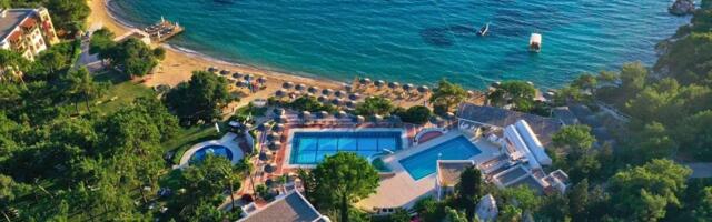 Letnji odmor u zelenilu i egejskoj atmosferi