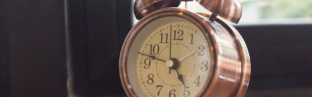 Ove godine sat pomeramo ranije: Evo kada počinje letnje računanje vremena