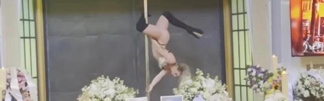 STRIPTIZETA ZAPLESALA OKO ŠIPKE NA SAHRANI: Ljudi u šoku gledali šta radi iznad KOVČEGA, a porodica je... (VIDEO)
