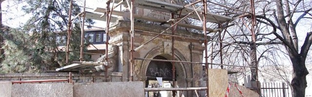 FOTO: Počela rekonstrukcija jedne od najlepših novosadskih kapija, stara je gotovo tri veka