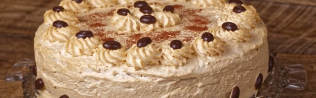 Krempita torta je ukusnja od originalnog kolača - kremasta, slatka i savršena