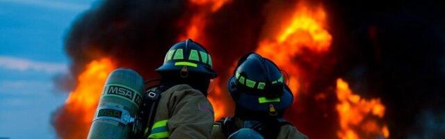 SNAŽNA EKSPLOZIJA U TERETANI! Ima povređenih, među njima i vatrogasci!