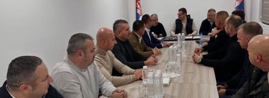 PETKOVIĆ U RAŠKI SA PREDSTAVNICIMA SRPSKE LISTE: Vraćanje srpskih opština na severu i jačanje onih na jugu važni za opstanak Srba