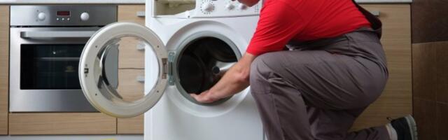 MAJSTOR RASTAVIO MAŠINU I ŠOKIRAO INTERNET! Pogledajte šta se krije unutra zbog OMEKŠIVAČA! Jezive naslage prljavštine i bakterija koje vam TRUJU VEŠ! (VIDEO)