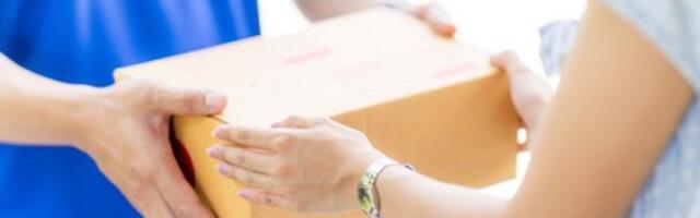 Evo zašto dobijate polomljene pošiljke: Snimak bahatog kurira razbesneo kupce (VIDEO)