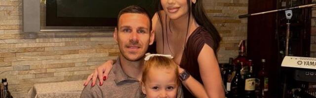 "ĆERKA MI OTIMA BAKŠIŠ I STAVLJA U DŽEP": Ovako izgleda Božić u domu Kaće Grujić i Gobelje: Radujem se deljenju česnice, nedostaje mi...