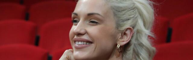 MAJKA ANJE MIT JE OVA POZNATA PEVAČICA: Gledali ste ih zajedno na sceni, kažu da mnogo liče