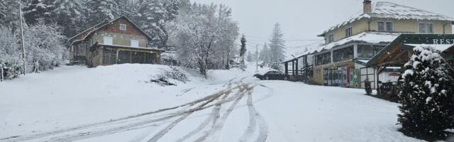 Zabelela se Srbija! Veje od ranog jutra - Ovde već napadalo 10 centimetara