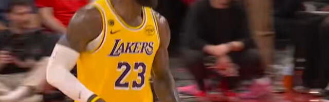 Šou-tajm LeBron: Majstorija kralja Džejmsa srušila Rakete (VIDEO)