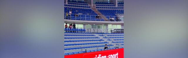 Pogledajte kakva je atmosfera pred početak Partizan - FMP i ko je prvi istrčao na teren