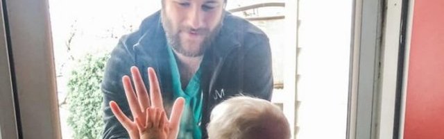 FOTOGRAFIJA OCA U IZOLACIJI KOJI SE KROZ STAKLO GLEDA SA SINČIĆEM GANULA JE SVET, sada je stigla vest koja je pogodila mnoge! (FOTO)