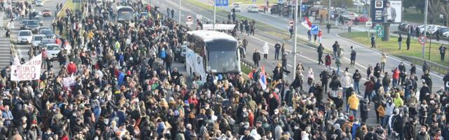Beogradske ulice zakrčene: Aktivisti blokirali auto-put na Novom Beogradu, Slaviju, Pančevac i kružni tok kod Opštine
