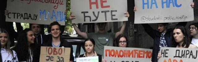 Protest studenata ispred ministarstva (FOTO)