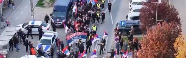 NOVOSAĐANI NA PUTU ZA BEOGRAD: Podrška Vučiću i poruka Ne damo Srbiju (VIDEO)