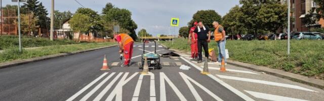 Obnovljena horizontalna signalizacija kod OŠ  Treći kragujevački bataljon  (FOTO)