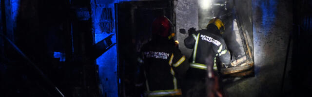 PRVE FOTOGRAFIJE SA MESTA IZBIJANJA POŽARA NA SENJAKU! Jedna osoba hospitalizovana, evo šta je uzrok
