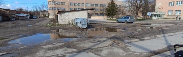 Isto blato dočekuje generacije učenika tehničkih škola – Nišlije traže hitnu sanaciju