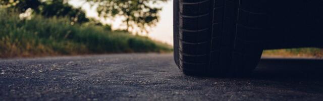 Evo zašto je uvek preporučljivo povući ručnu kočnicu prilikom parkiranja