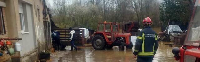 Oglasio se MUP o nevremenu koje je paralisalo Srbiju: Reke prete izlivanjem, službe u punoj pripravnosti!
