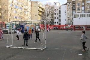 Стручњаци сматрају да деци треба више часова физичког, последице седења све очигледније