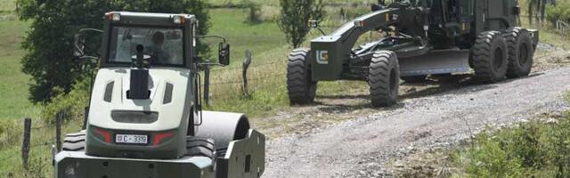 Vojska Srbije popravljala puteve i dostavlja pijaću vodu na Pešteri