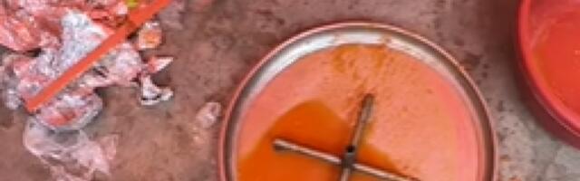 ČIK PROBAJTE OVDE DA JEDETE! Malo ko bi se usudio da proba HRANU iz ovakvog restorana! Od prizora podilazi JEZA! (VIDEO)