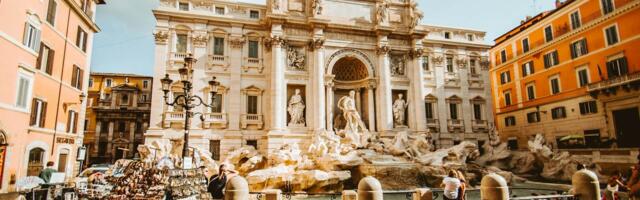 Fontana di Trevi se restaurira, novčići se bacaju u bazen (FOTO)