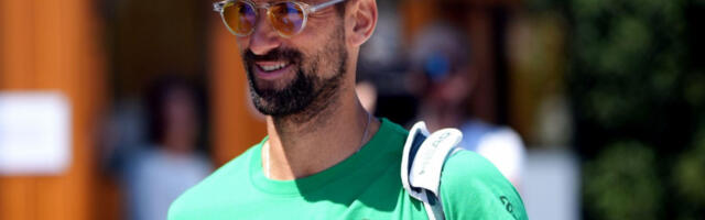 NOVAK NA MESTU GDE JE HTEO DA ULAŽE U TURISTIČKE OBJEKTE: Đoković pojavom izazvao pravi haos - PRELEPO JE (FOTO)