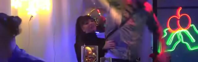 Novi pad Miljane Kulić: Poljubila patos na ludoj žurci (VIDEO)