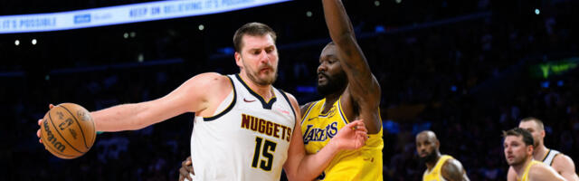 Uhvatili se za glavu i svi skočili sa klupe kad su videli šta je Jokić uradio (VIDEO)